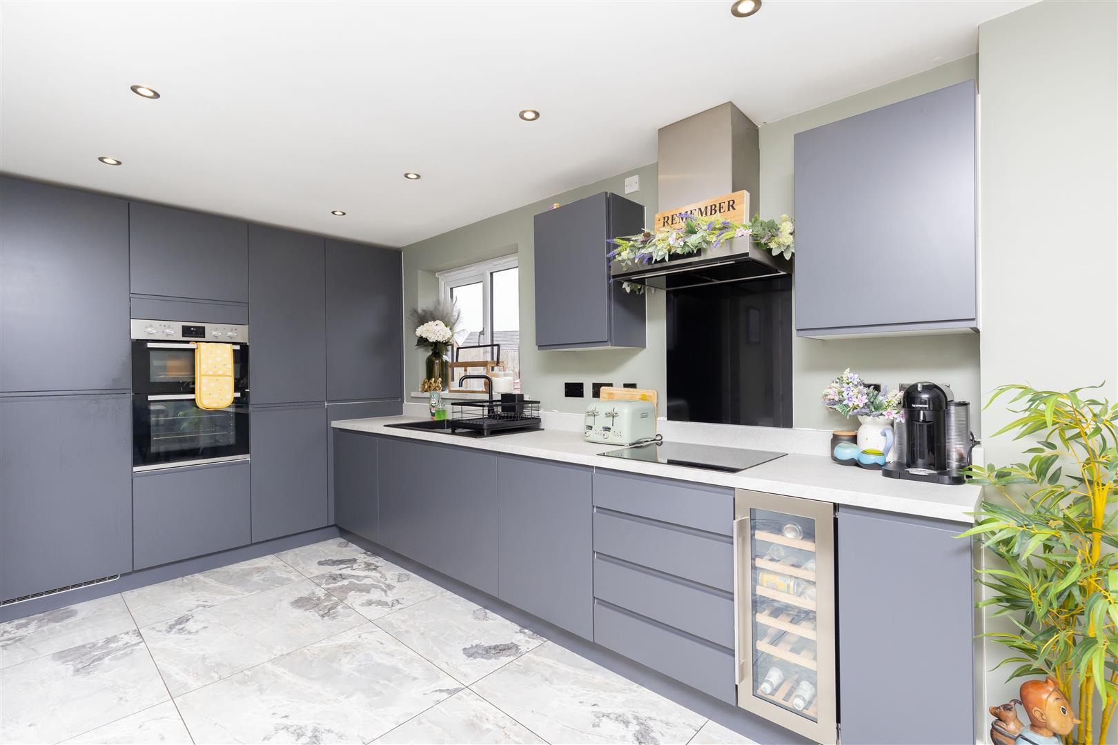 4 bed property in Grey Gables Avenue, Preston
